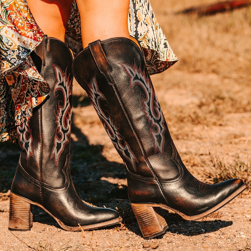 NWT Freebird Jackson boots size 5